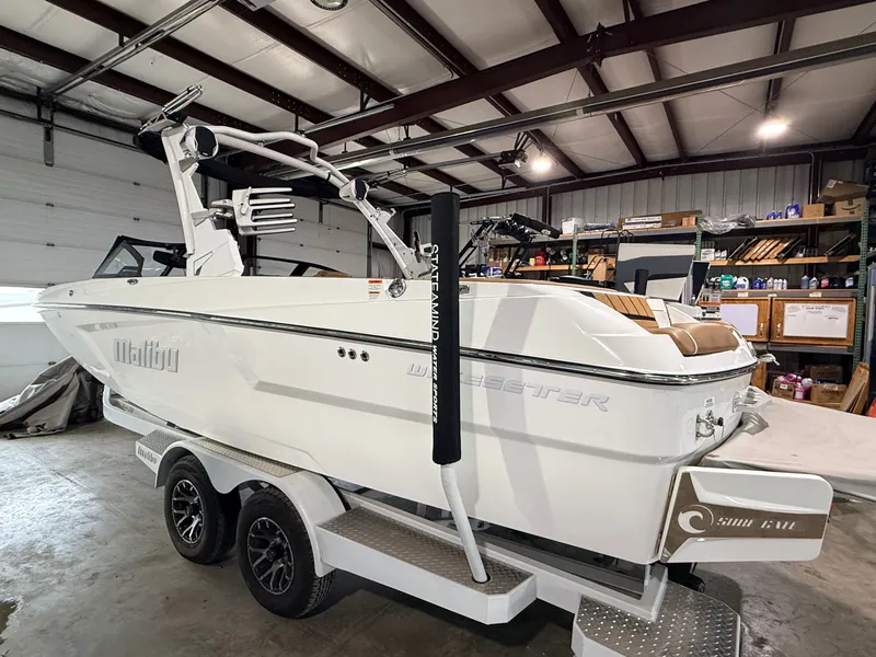 Slide: The Image of Malibu Wakesetter 24MXZ 2022 - 4