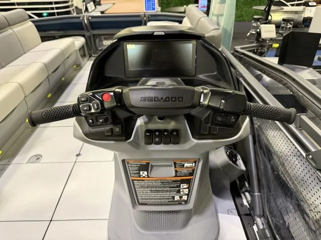 Slide: The Image of Sea-Doo Switch Cruise™ 21 - 300 Hp - Tech Painted 2026 - 13