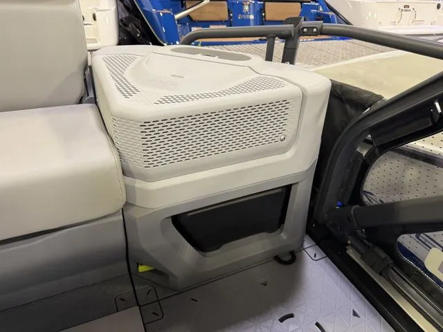 Slide: The Image of Sea-Doo Switch Cruise™ 21 - 300 Hp - Tech Painted 2026 - 22