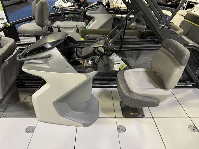 Slide: The Image of Sea-Doo Switch Cruise™ 21 - 300 Hp - Tech Painted 2026 - 10