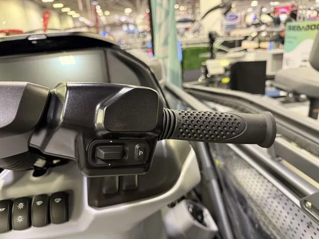 Slide: The Image of Sea-Doo Switch Cruise™ 21 - 300 Hp - Tech Painted 2026 - 15