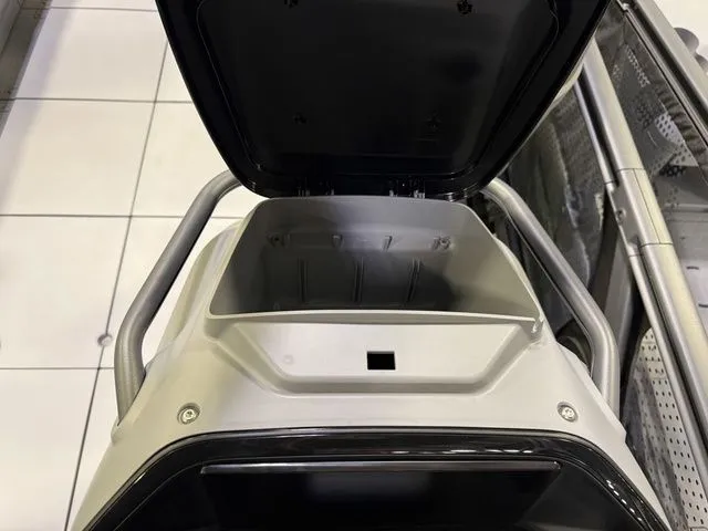 Slide: The Image of Sea-Doo Switch Cruise™ 21 - 300 Hp - Tech Painted 2026 - 17