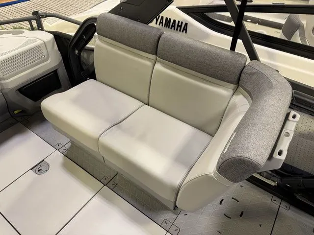 Slide: The Image of Sea-Doo Switch Cruise™ 21 - 300 Hp - Tech Painted 2026 - 18