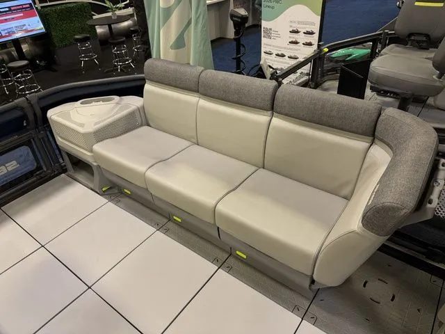 Slide: The Image of Sea-Doo Switch Cruise™ 21 - 300 Hp - Tech Painted 2026 - 6