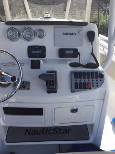 Slide: The Image of NauticStar 2102XS Legacy 2015 - 5