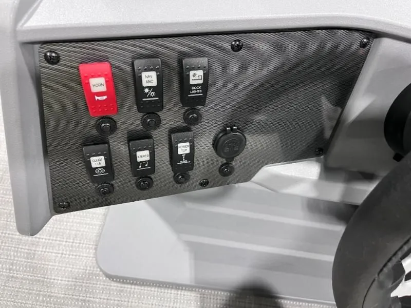 Slide: The Image of R-Series R-20 CLZ DH 2026 - 12