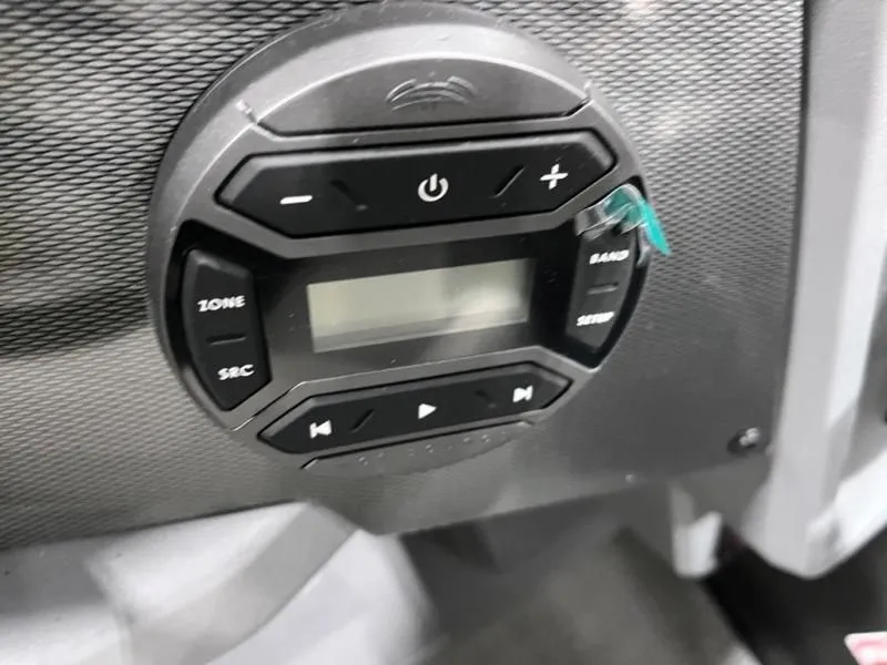 Slide: The Image of R-Series R-20 CLZ DH 2026 - 13