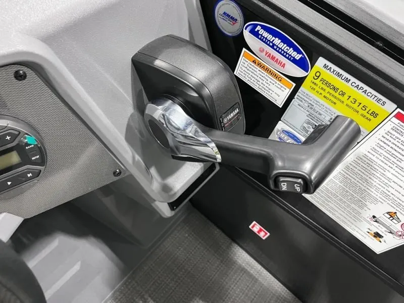 Slide: The Image of R-Series R-20 CLZ DH 2026 - 14