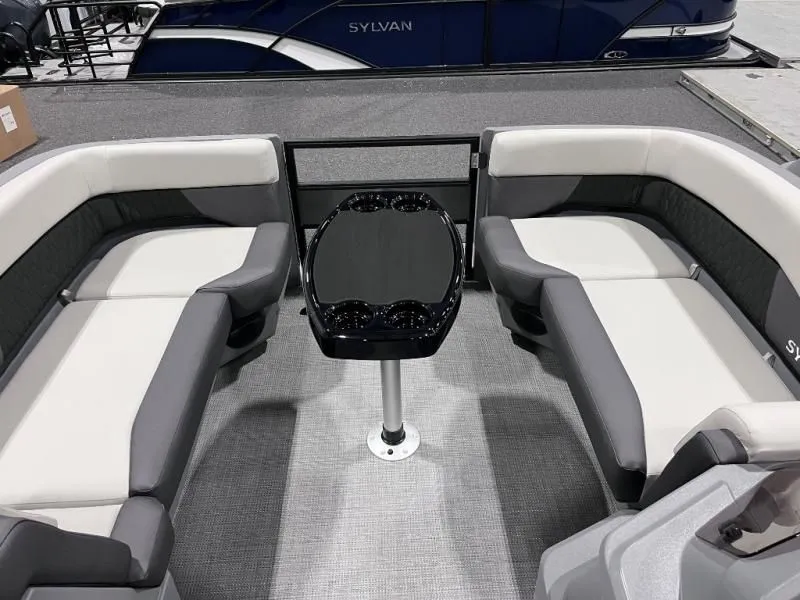 Slide: The Image of R-Series R-20 CLZ DH 2026 - 15