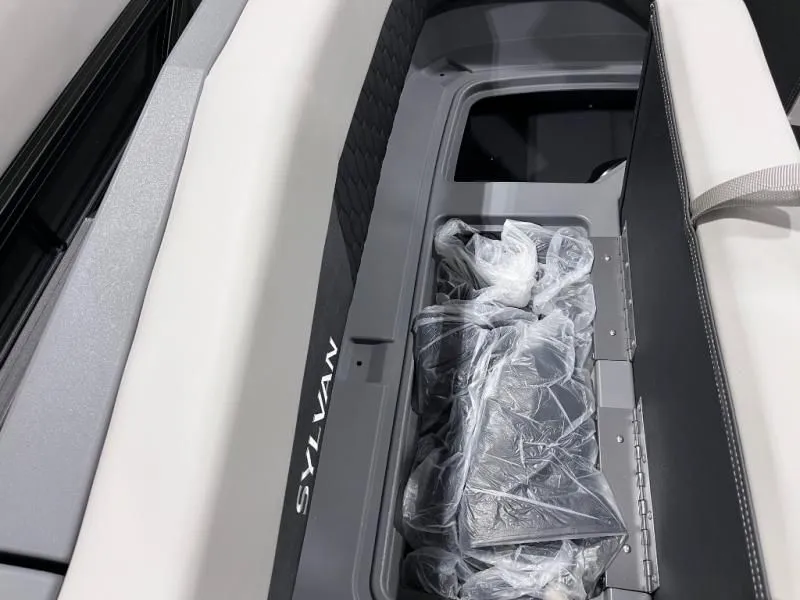 Slide: The Image of R-Series R-20 CLZ DH 2026 - 16