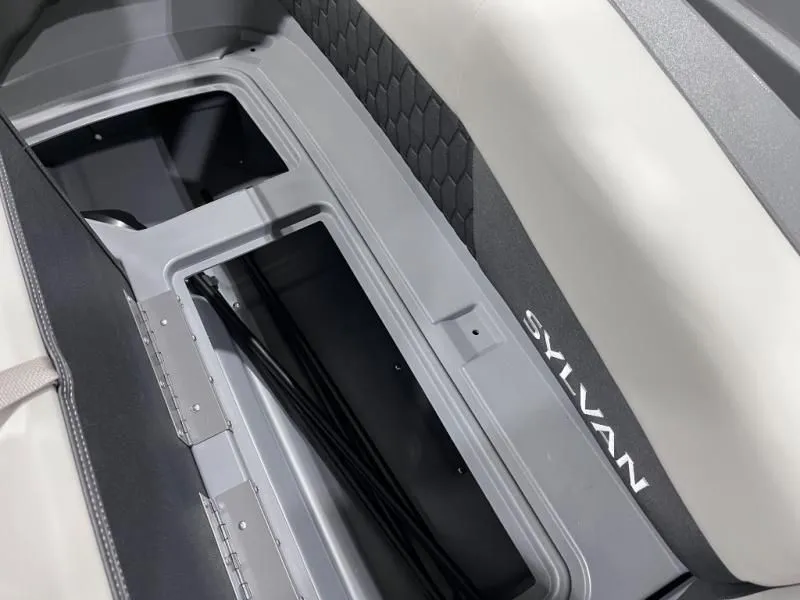 Slide: The Image of R-Series R-20 CLZ DH 2026 - 17