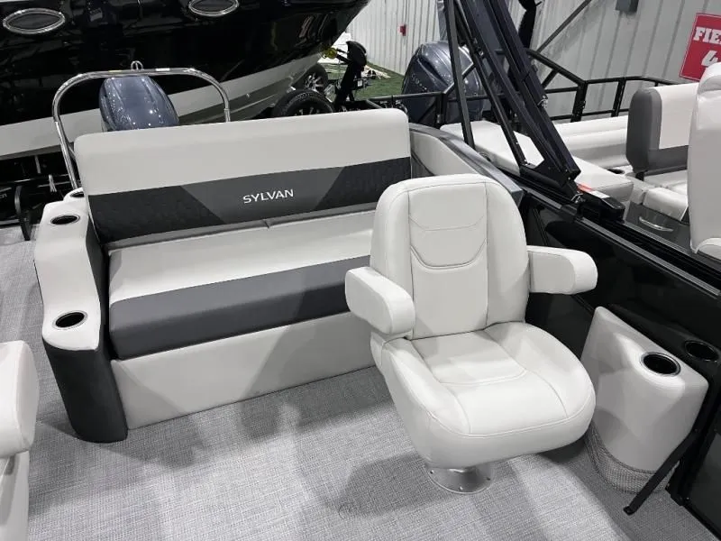 Slide: The Image of R-Series R-20 CLZ DH 2026 - 18