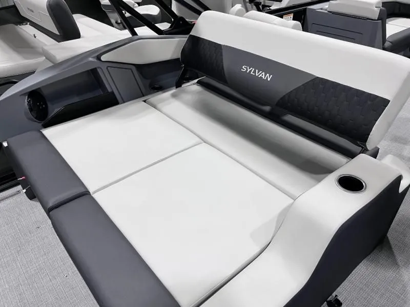 Slide: The Image of R-Series R-20 CLZ DH 2026 - 19