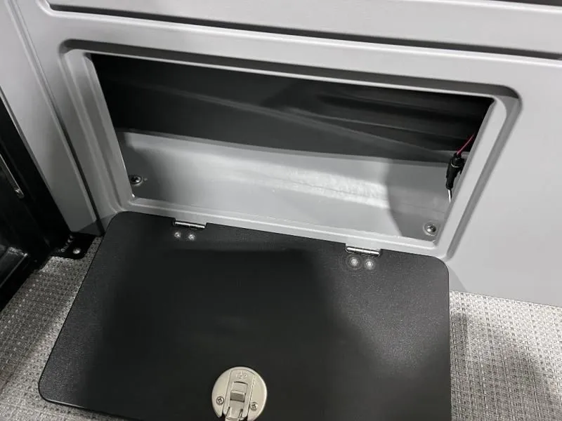 Slide: The Image of R-Series R-20 CLZ DH 2026 - 21