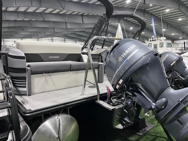 Slide: The Image of R-Series R-20 CLZ DH 2026 - 4