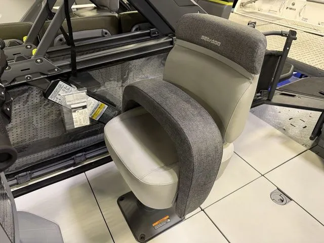 Slide: The Image of Sea-Doo Switch Cruise™ 21 - 300 Hp - Tech Painted 2026 - 12