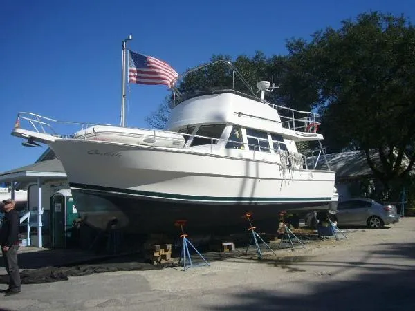 Slide: The Image of Mainship 390 Trawler 2000 - 1