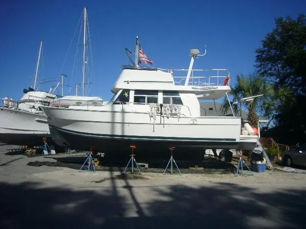 Slide: The Image of Mainship 390 Trawler 2000 - 2