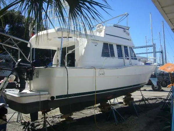 Slide: The Image of Mainship 390 Trawler 2000 - 6