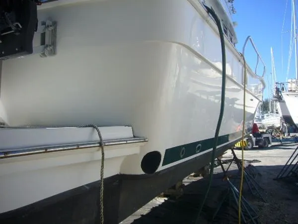 Slide: The Image of Mainship 390 Trawler 2000 - 8