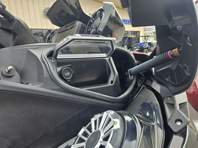 Slide: The Image of Kawasaki Ultra 310 2026 - 13