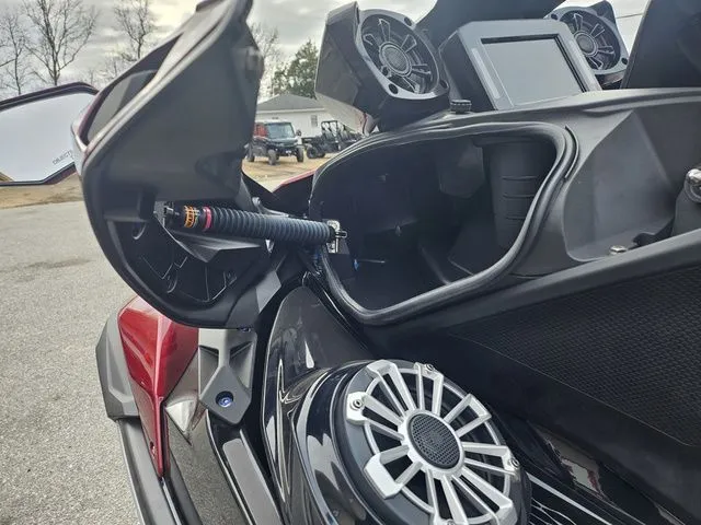 Slide: The Image of Kawasaki Ultra 310 2026 - 14