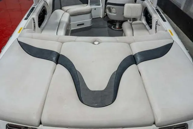 Slide: The Image of Centurion Enzo 230 2011 - 5