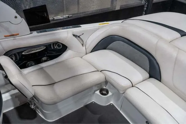 Slide: The Image of Centurion Enzo 230 2011 - 9