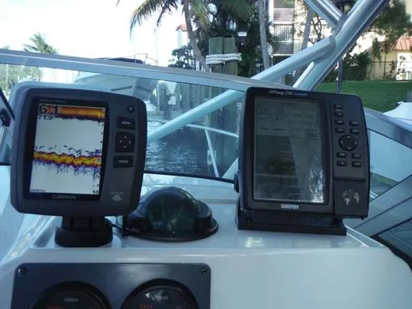 Slide: The Image of Robalo R-235 Cruiser Walkaround 2002 - 11