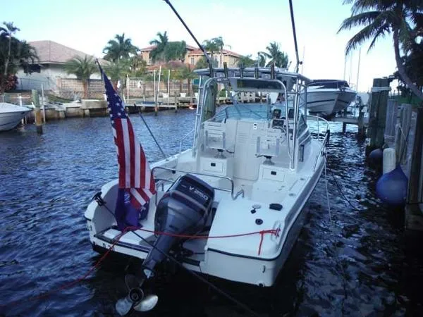 Slide: The Image of Robalo R-235 Cruiser Walkaround 2002 - 3