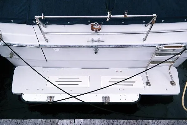 Slide: The Image of Sea Ray 340 Express 1987 - 4