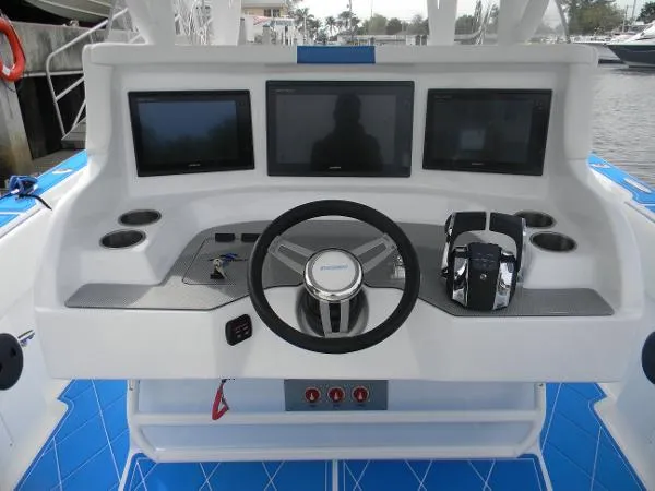 Slide: The Image of Statement 35 SUV 2016 - 10