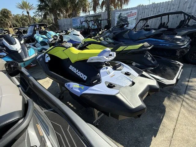 The Image of Sea-Doo Spark® Trixx™ for 3 Rotax® 900 ACE™ - 90 iBR 2024 - 1