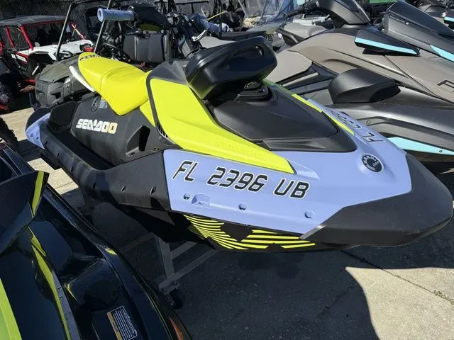 Slide: The Image of Sea-Doo Spark® Trixx™ for 3 Rotax® 900 ACE™ - 90 iBR 2024 - 4