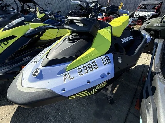 Slide: The Image of Sea-Doo Spark® Trixx™ for 3 Rotax® 900 ACE™ - 90 iBR 2024 - 6