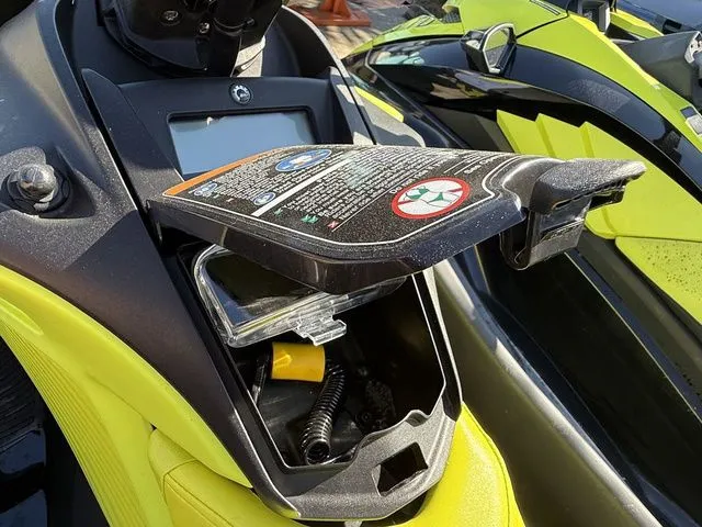 Slide: The Image of Sea-Doo Spark® Trixx™ for 3 Rotax® 900 ACE™ - 90 iBR and A 2024 - 10