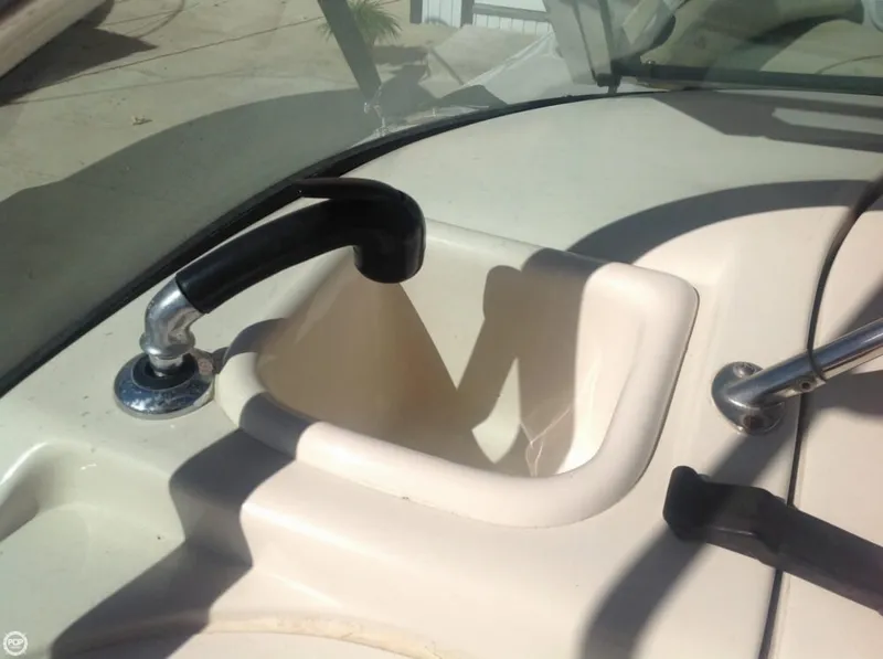 Slide: The Image of Sea Ray 210 Sundeck 2001 - 11