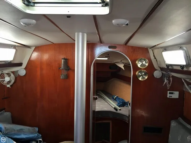 Slide: The Image of Beneteau Moorings 38-2 1992 - 1