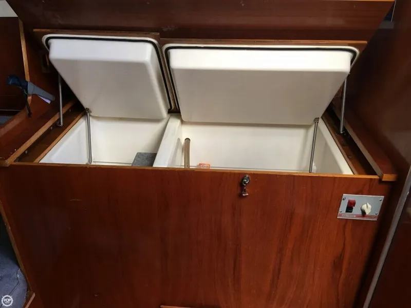 Slide: The Image of Beneteau Moorings 38-2 1992 - 6