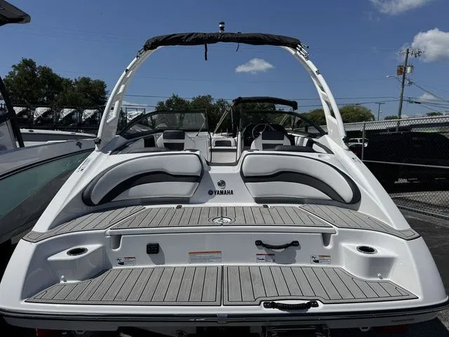 Slide: The Image of Yamaha 195S 2025 - 3