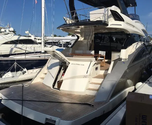 Slide: The Image of Marquis 630 Marquis Sport Yacht 2014 - 5