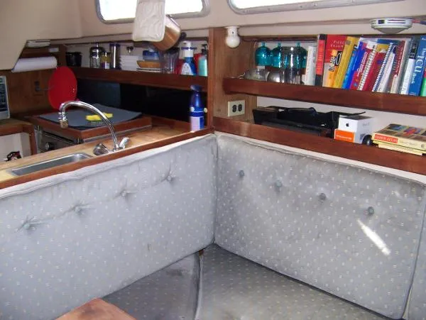 Slide: The Image of Catalina Cruising Sloop W/Tall 1986 - 10