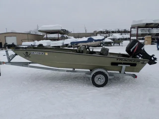 The Image of Tracker 1754 Grizzle 2003 - 1