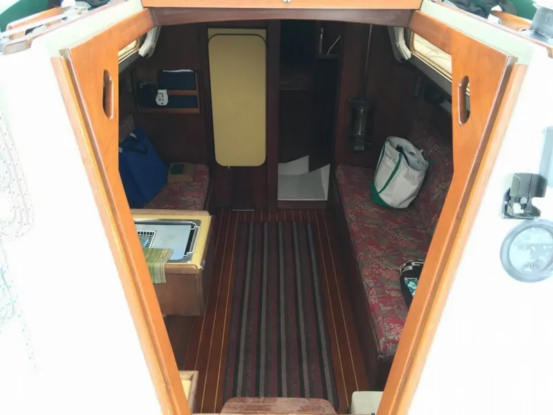 Slide: The Image of Islander Bahama 30 1980 - 7