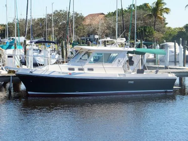 Slide: The Image of Albin 28 Flush Deck w/Generator 2004 - 0