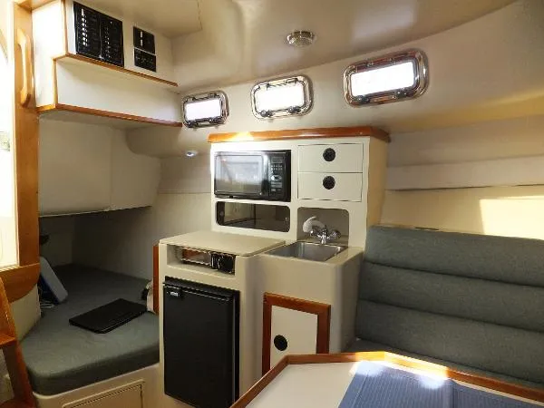Slide: The Image of Albin 28 Flush Deck w/Generator 2004 - 5