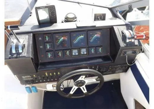Slide: The Image of Bayliner 320 Conquest 1986 - 11