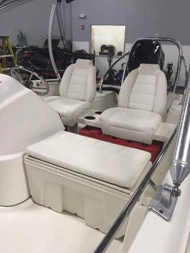 Slide: The Image of Boston Whaler 170 Super Sport with Trailer 2010 - 4