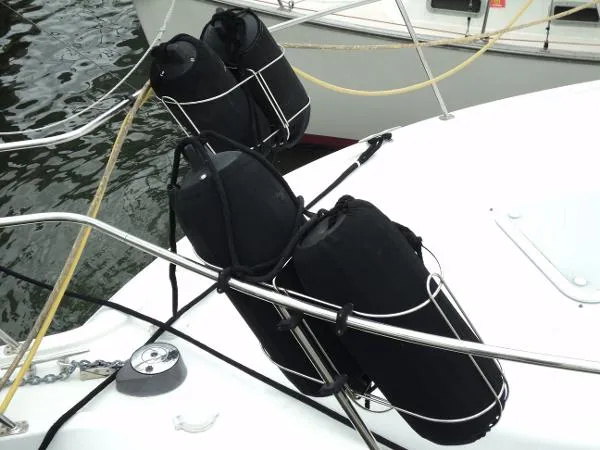 Slide: The Image of Carver Yachts 325 AFT CABIN 1997 - 2