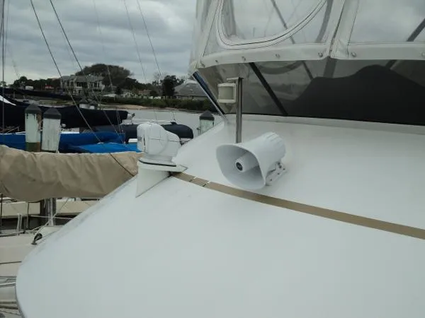 Slide: The Image of Carver Yachts 325 AFT CABIN 1997 - 3